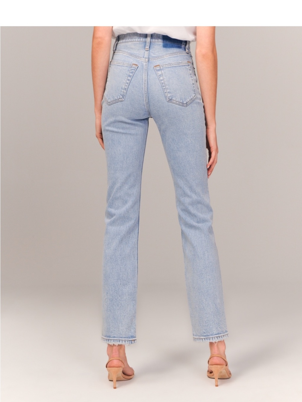 Like New Abercrombie Ultra High Rise Light Wash Ankle Straight Jean Size 29 - Picture 2 of 3